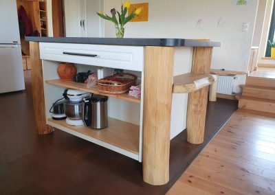 Béla konyhájába került egy kis sziget