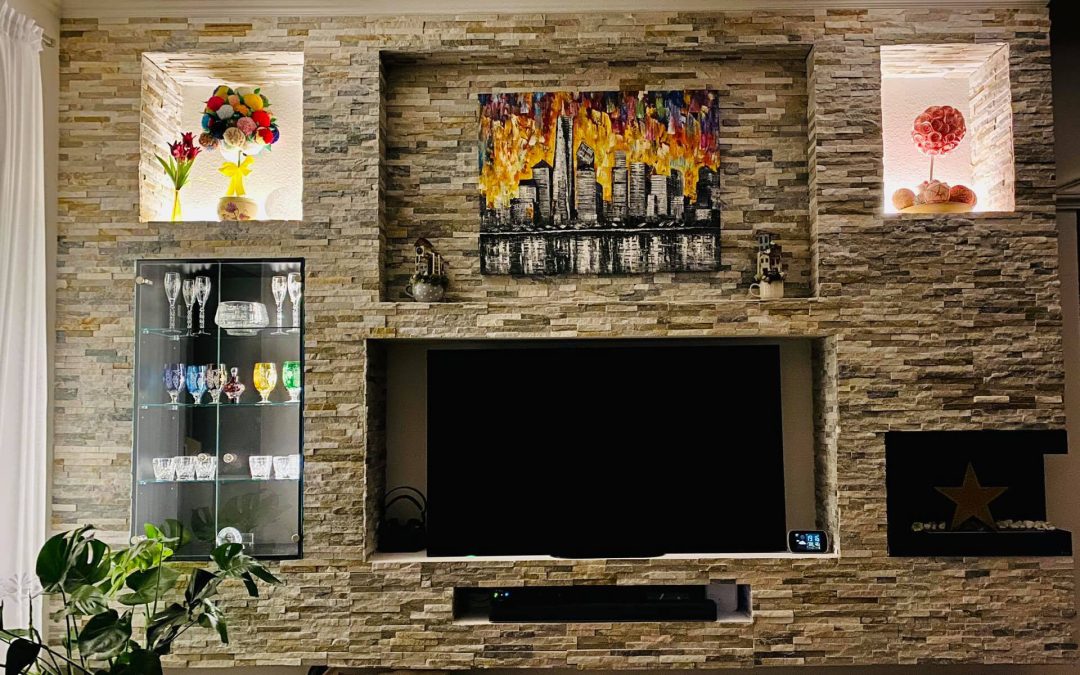 Üvegvitrin és fények a nappaliban